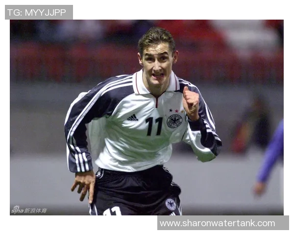 姜姓足球明星的崛起与成就探秘：从青涩少年到绿茵场上的传奇之路