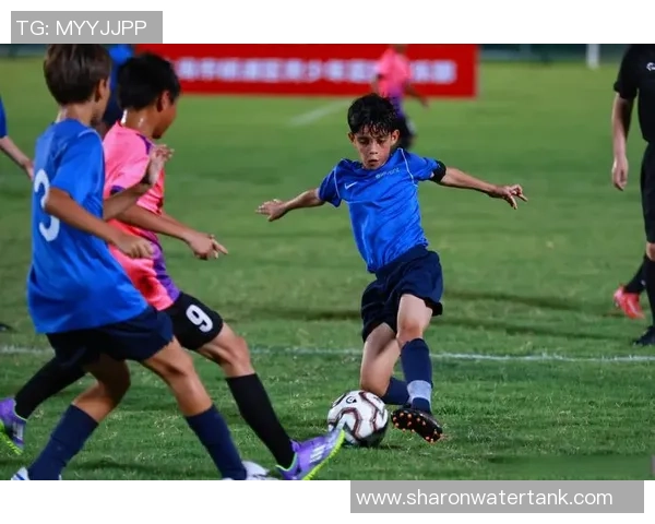 足球盛宴:深入解析上海足球队的比赛策略与经验分享 足球盛宴:深入解析上海足球队的比赛策略与经验分享