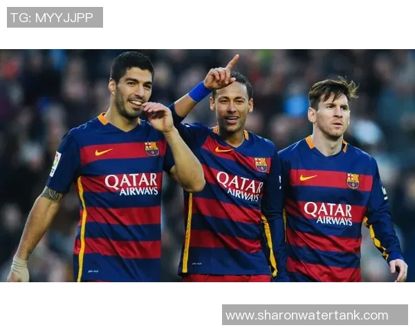 喷雾场景足球明星联名款背包引领时尚潮流与运动风尚结合